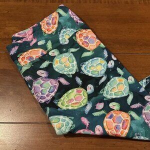 Ladies Buttery Soft Capri Leggings- Turtles- One Size